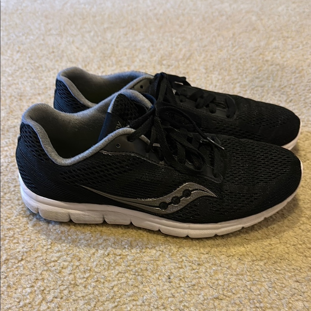 Saucony women’s form 2 u black shoe.